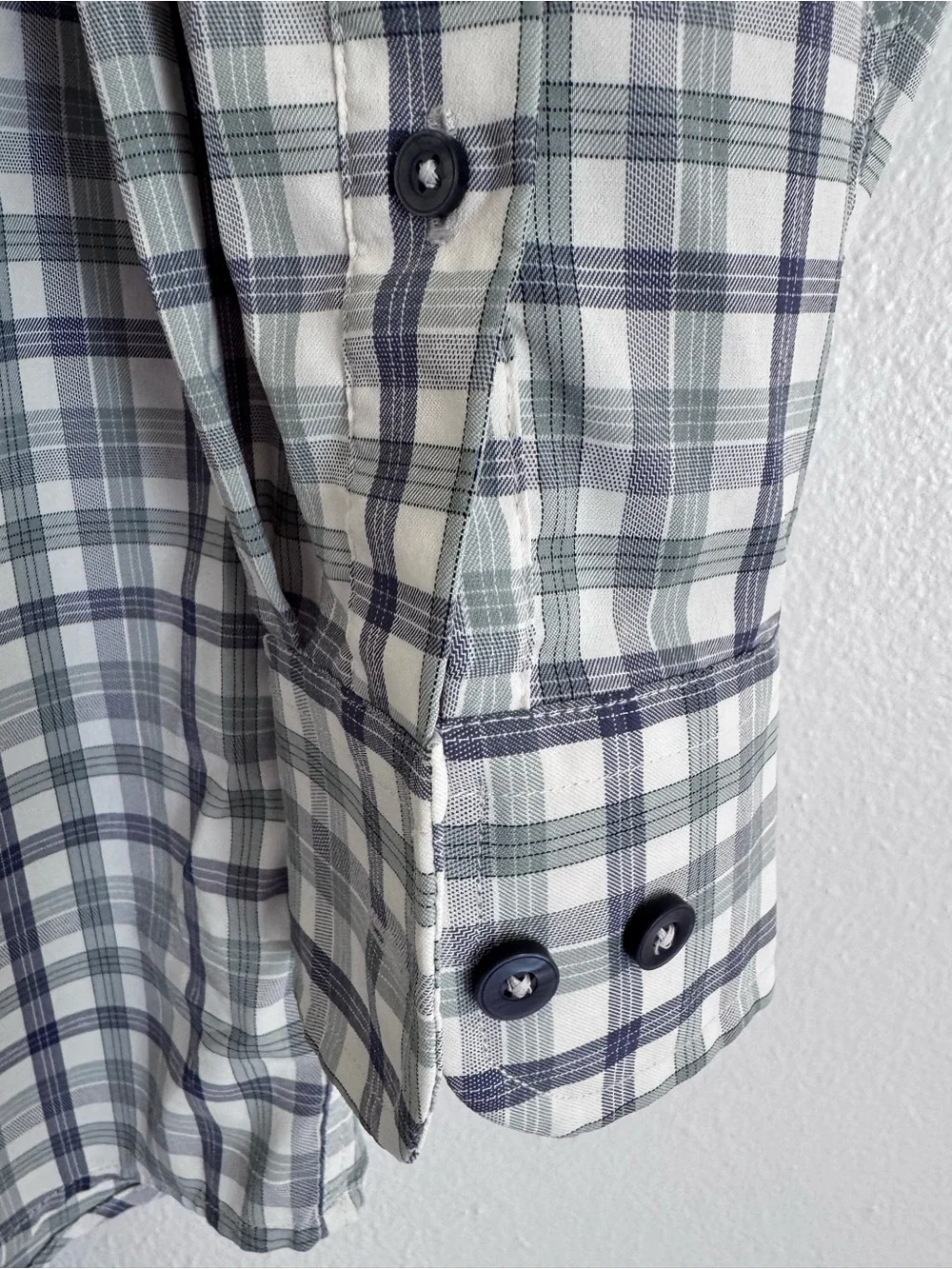 UNTUCKit Men’s Gray Green Navy Plaid Shirt Large Slim Fit